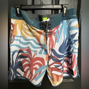 Quiksilver Men’s Highline Boardshorts Size 31”Eco-Conscious Fabric: REPREVE®